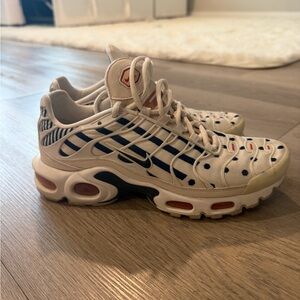 Nike White Navy Polka Dot Air Max Tuned Sneakers